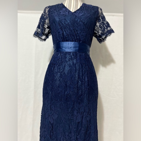 Chic Navy Lace Midi Dress - Picture 2 of 11